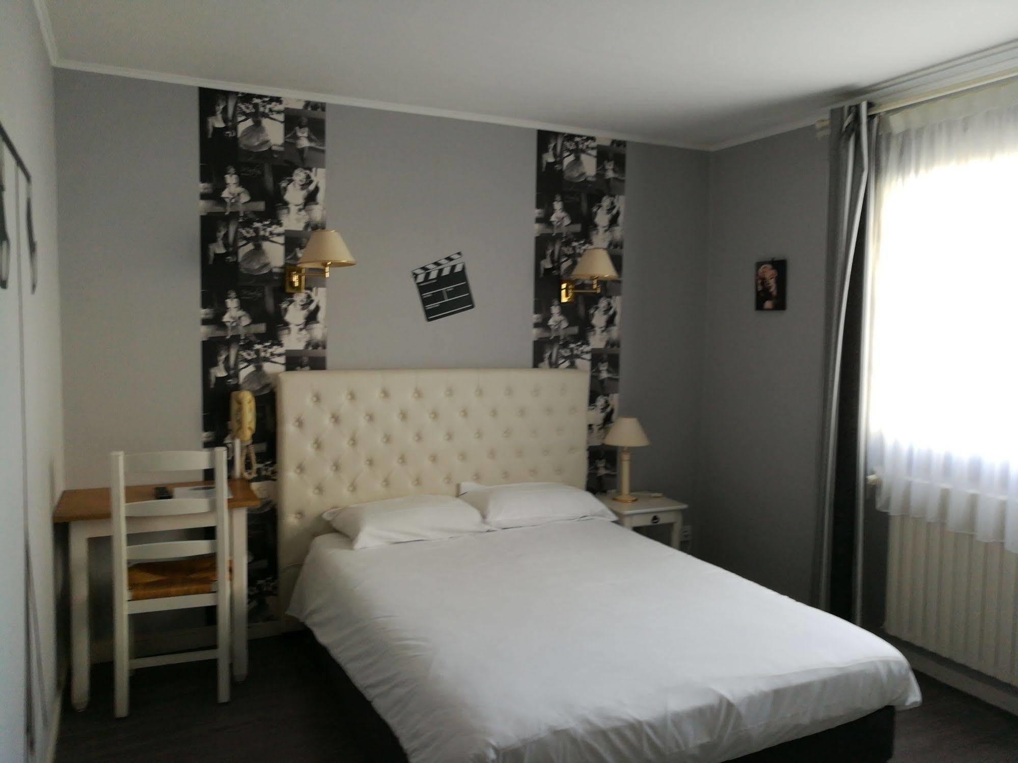 Contact Hotel Du Relais תוארס מראה חיצוני תמונה