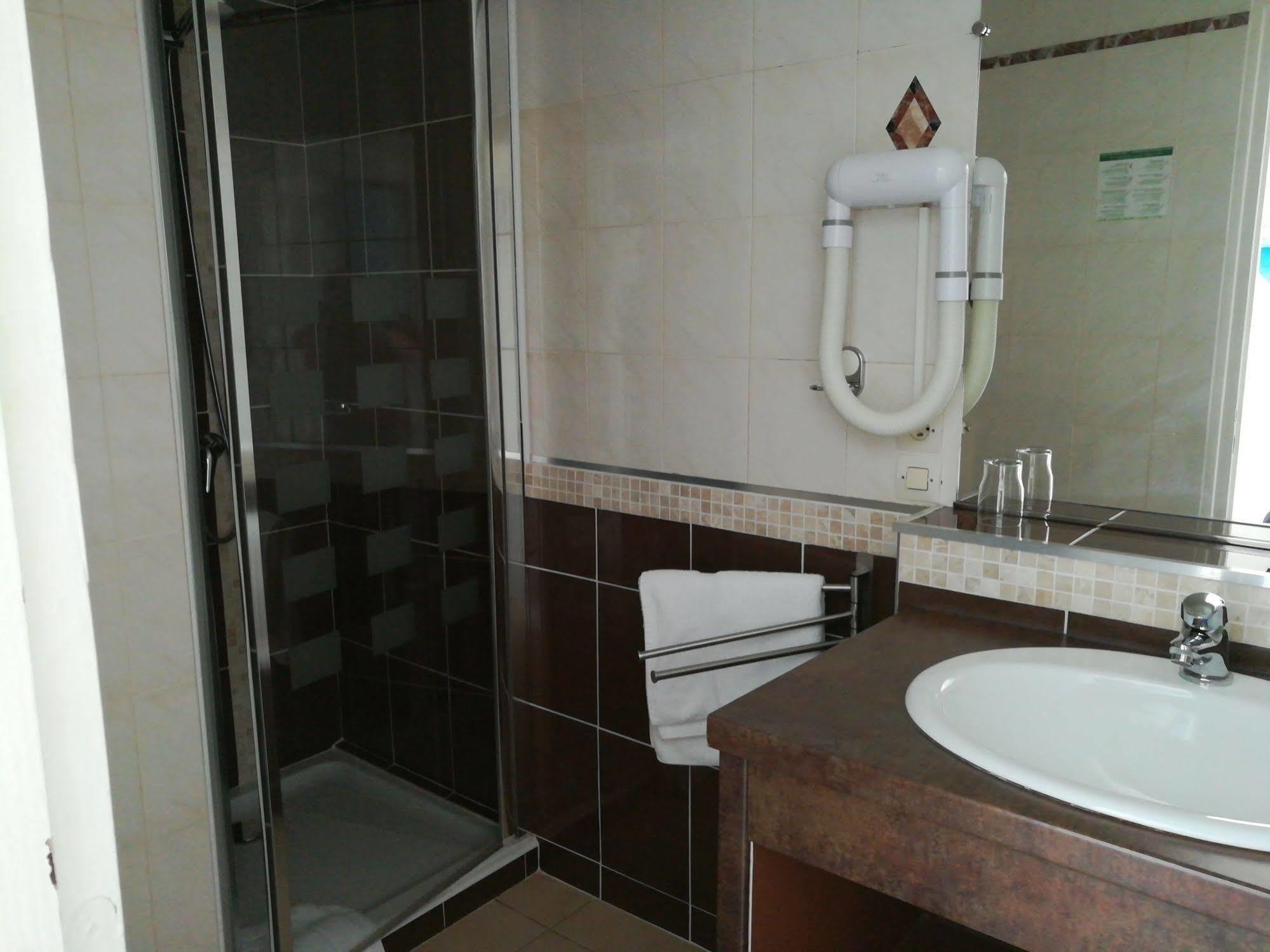 Contact Hotel Du Relais תוארס מראה חיצוני תמונה