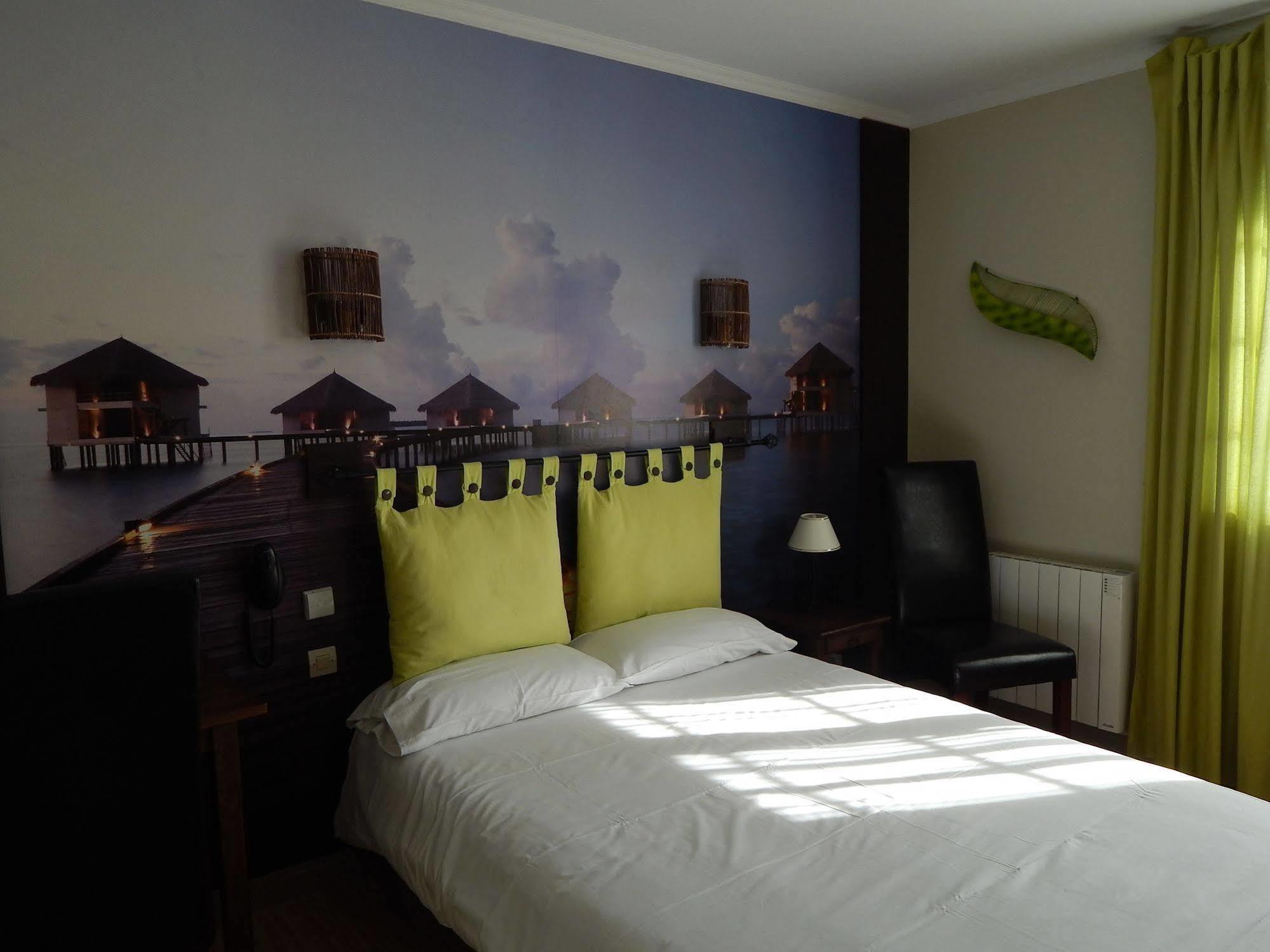 Contact Hotel Du Relais תוארס מראה חיצוני תמונה